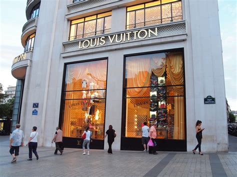 negozio louis vuitton parigi|Louis Vuitton paris stores.